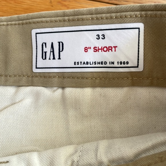 Gap men’s tan shorts 33” waist 8” inseam - Picture 3 of 4